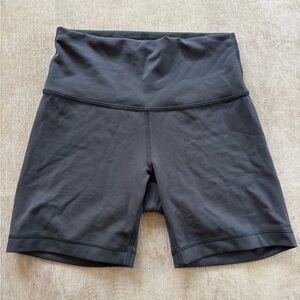 Lululemon Wunder Train High-Rise Short 6" - Size 6